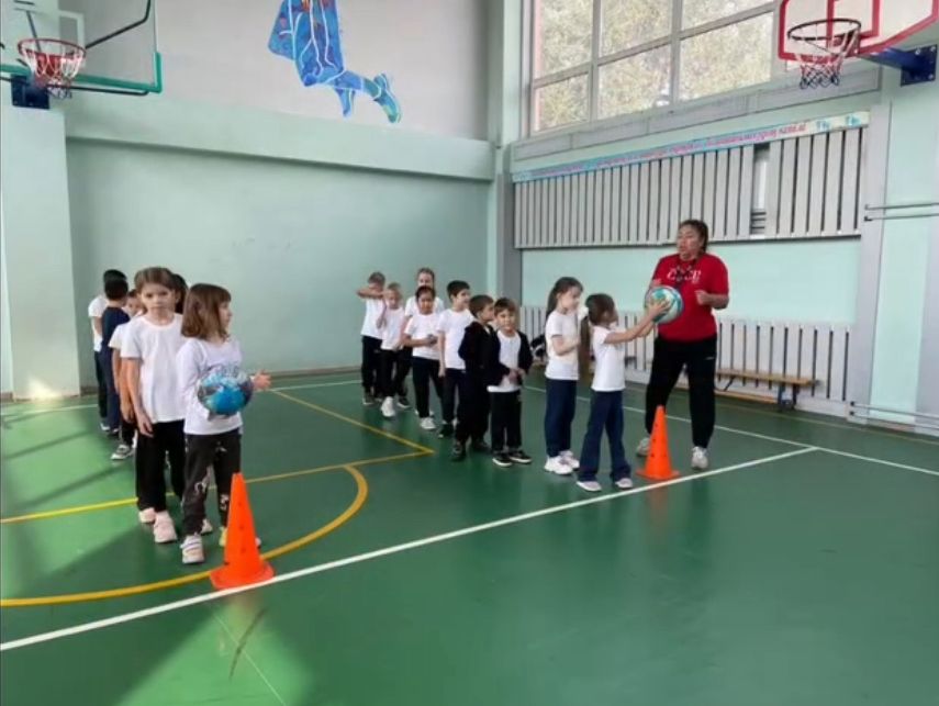 «Көңілді старттар» спорттық іс-шарасы / спортивное мероприятие 'Весёлые старты'